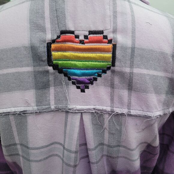UPCYCLED Flannel with "8 bit Heart" Embroidered Patch | Small - Picture 4 of 6